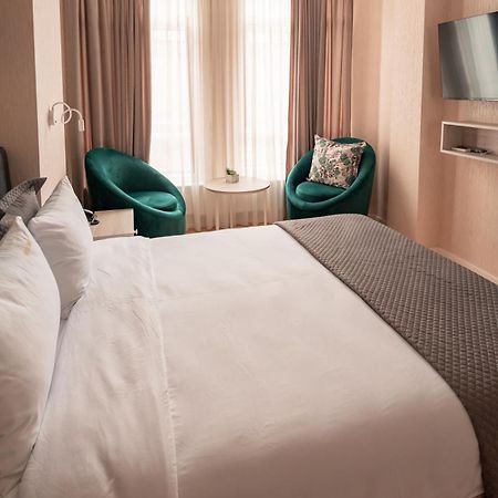 Hotel Well Inn ティビリシ エクステリア 写真
