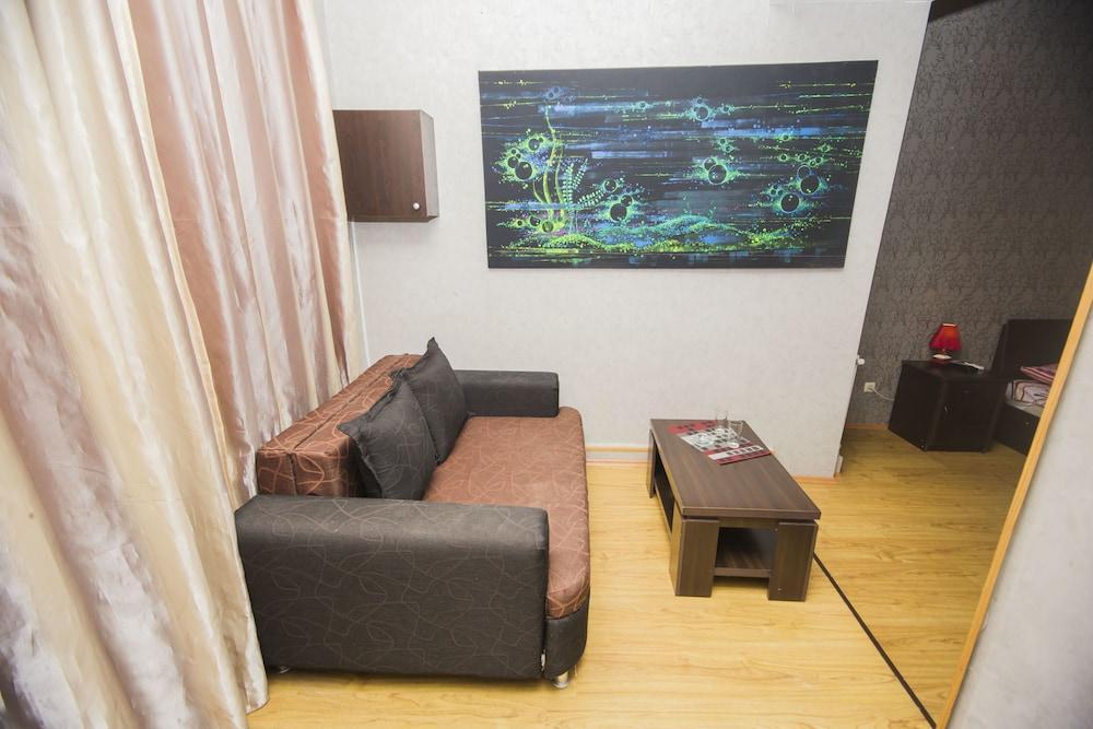 Hotel Well Inn ティビリシ エクステリア 写真