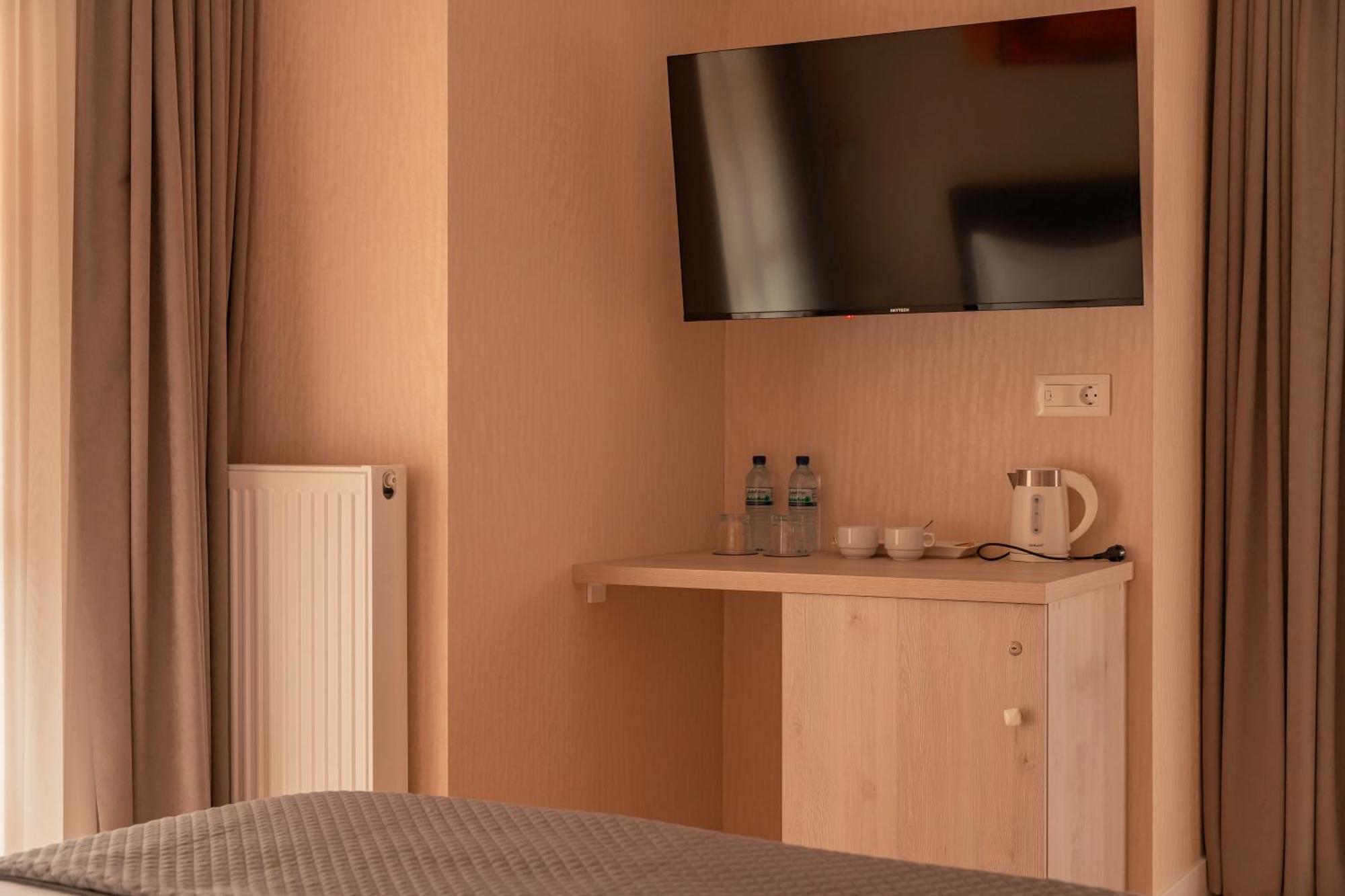 Hotel Well Inn ティビリシ エクステリア 写真