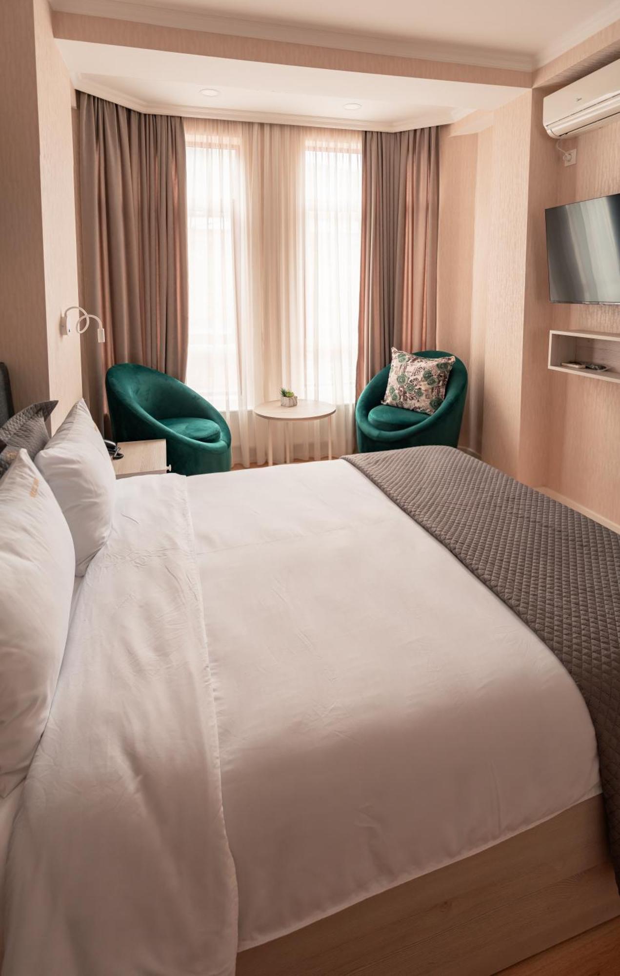 Hotel Well Inn ティビリシ エクステリア 写真