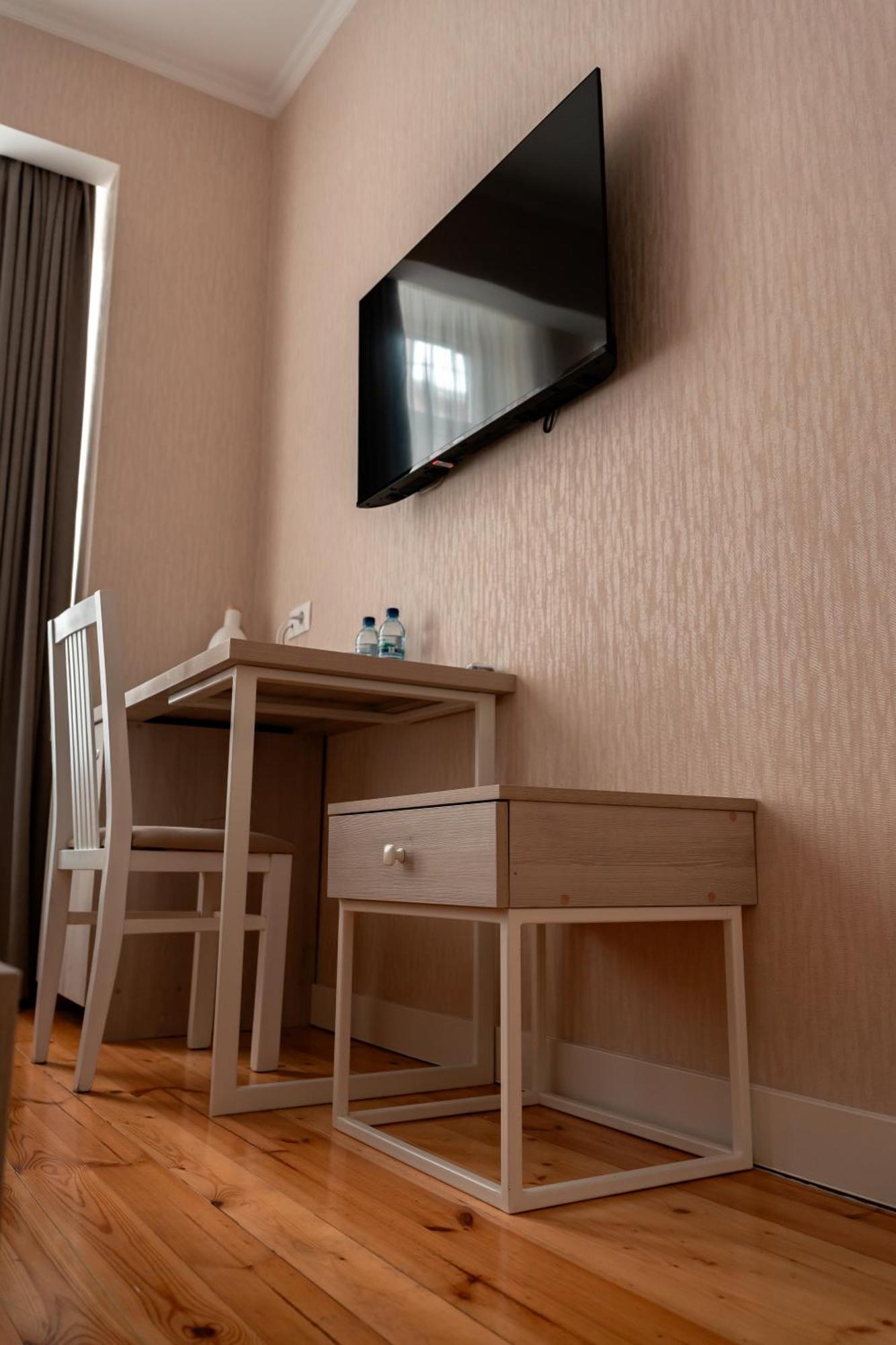 Hotel Well Inn ティビリシ エクステリア 写真